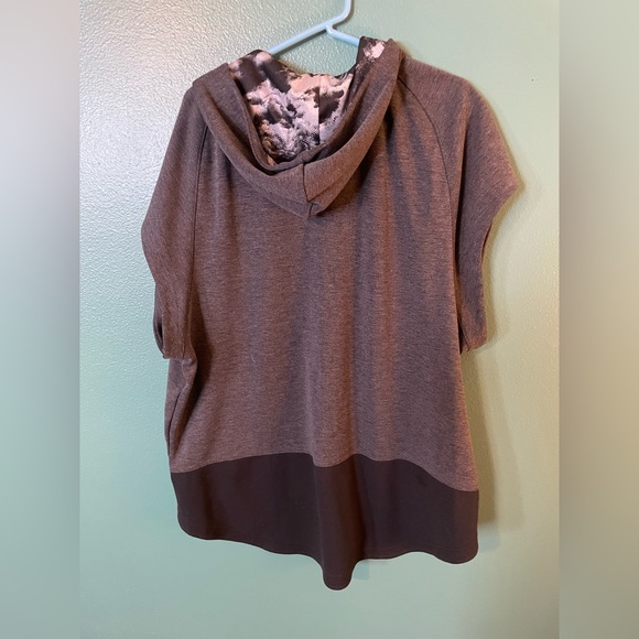 Nike basketball men's 2XL hooded short sleeve - Picture 2 of 3